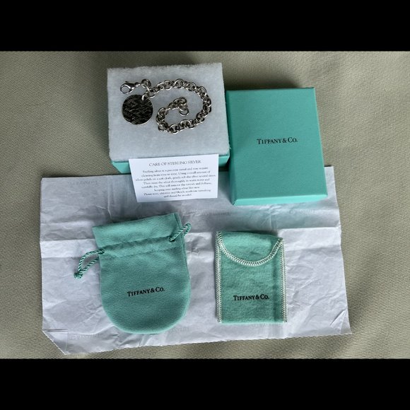 Tiffany & Co. - 7.5" Sterling Silver Charm Bracelet, Round Tag Notes Charm - Picture 3 of 3